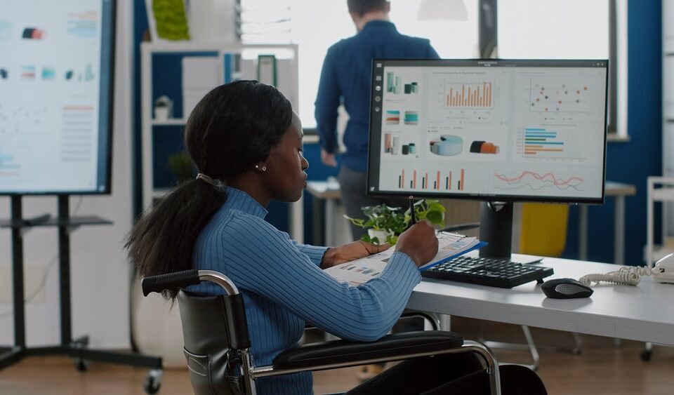 SMSPro Africa — plateforme d envoi de SMS marketing et OTP en Afrique proposee par AORA Technologies